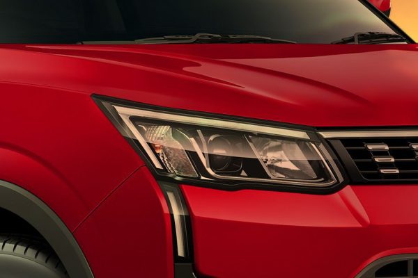 Automotive-Mahindra-XUV300-Exterior-5