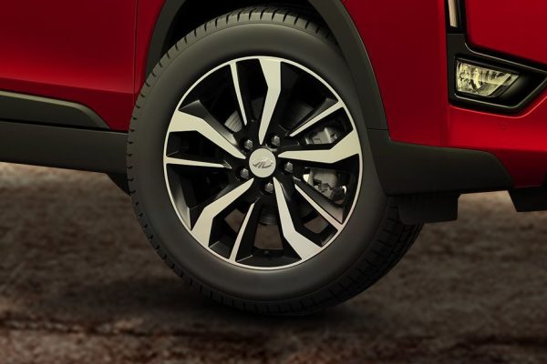 Automotive-Mahindra-XUV300-Exterior-7